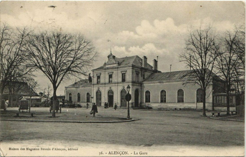 Carte postale ancienne Alencon - La Gare à Alençon
