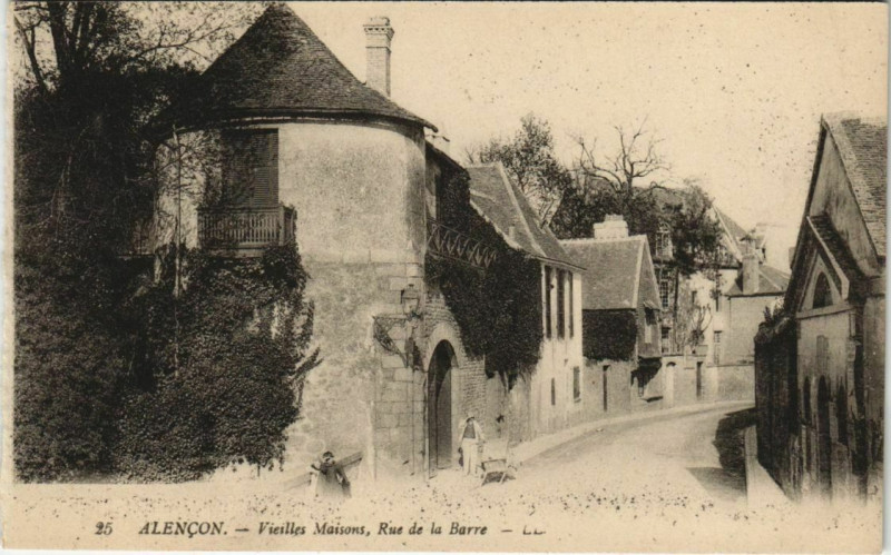 Carte postale ancienne Alencon - Vieilles Maisons-Rue de la Barre à Alençon