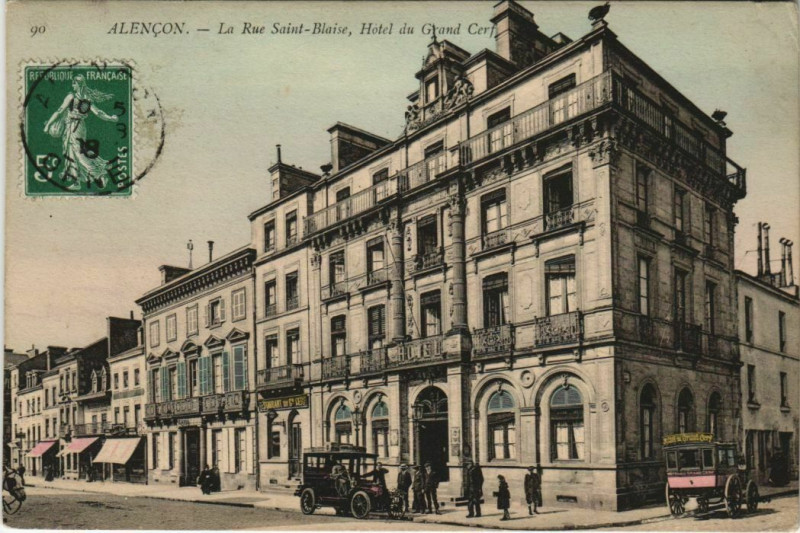 Carte postale ancienne Alencon-La Rue Saint Blaise-Hótel du Grand Cerf à Alençon