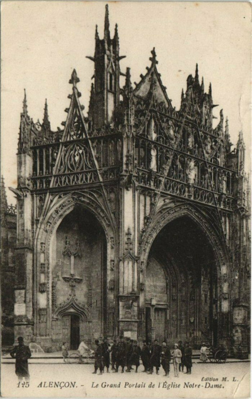 Carte postale ancienne Alencon-Le Grnad Portrait de l'Eglise Notre Dame à Alençon