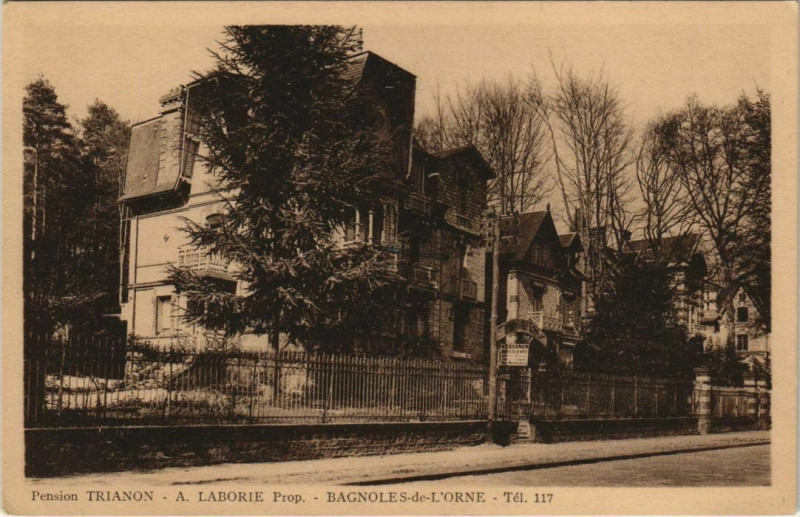 Carte postale ancienne Bagnoles-de-l'Orne-Pension Trianon à Ri