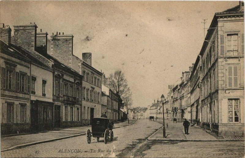 Carte postale ancienne Alencon-La Rue du Cours à Alençon