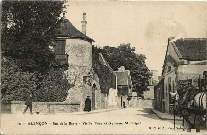 Carte postale ancienne Alencon-Rue de la Barre-Vieille Tour et Gymnase Municipal à Alençon