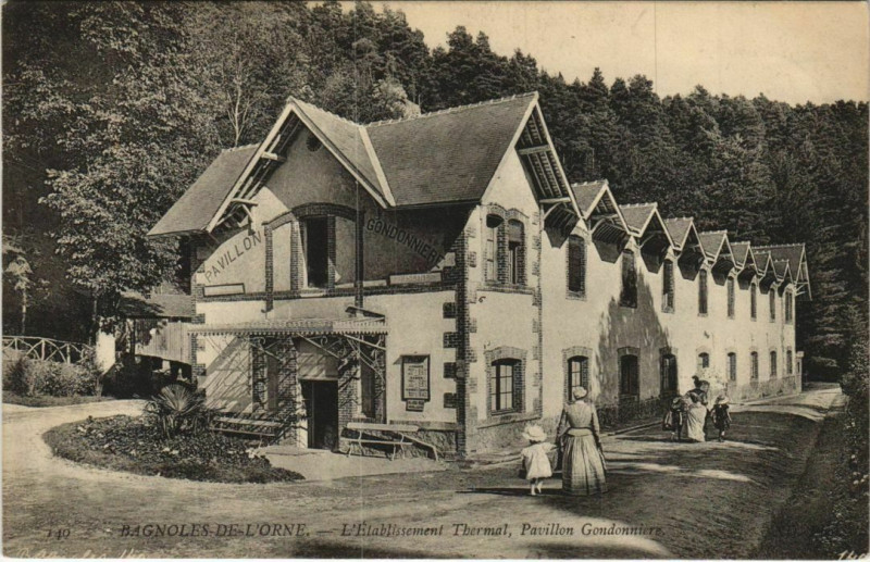 Carte postale ancienne Bagnoles-de-l'Orne-L'Etablissement Thermal-Pavillon Gondonniére