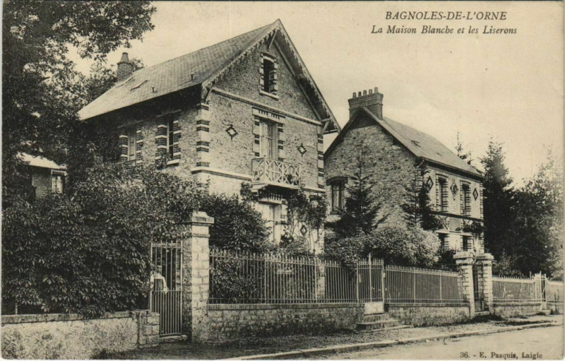 Carte postale ancienne Bagnoles-de-l'Orne-La Maison Blanche et les Liserons