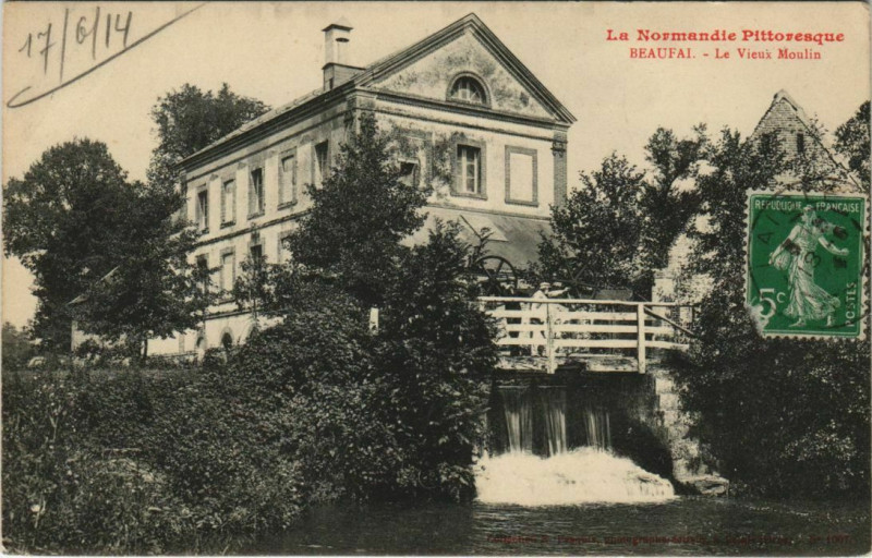 Carte postale ancienne Beaufai-Le Vieux Moulin à Beaufai