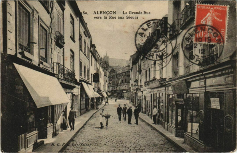Carte postale ancienne Alencon-La Grande Rue vers la Rue aux Sieurs à Alençon