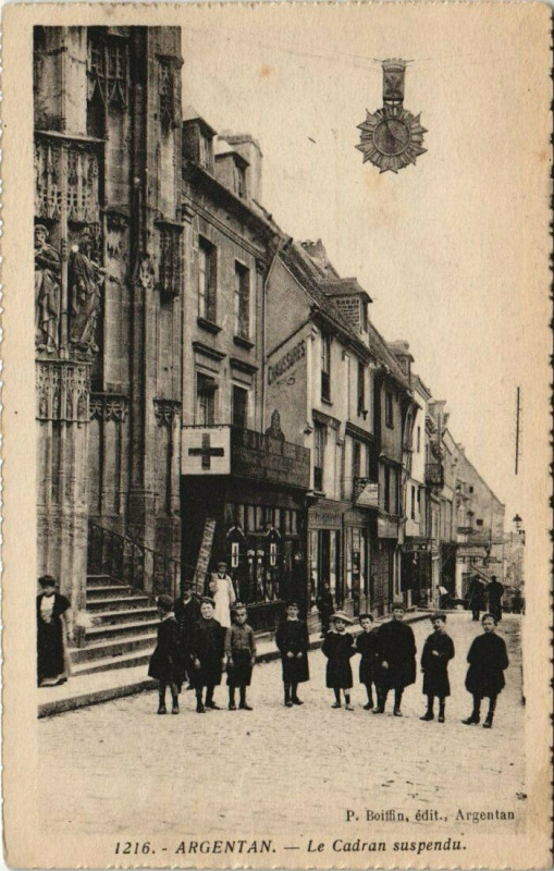 Carte postale ancienne Argentan-Le Cadran suspendu à Argentan