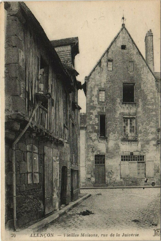 Carte postale ancienne Alencon-Vieilles Maison-Rue de la Juiverie à Alençon