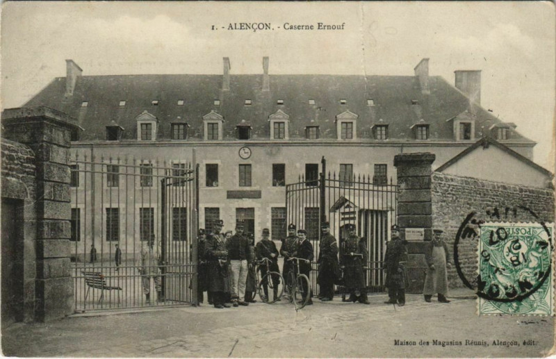 Carte postale ancienne Alencon-Caserne Ernouf à Alençon