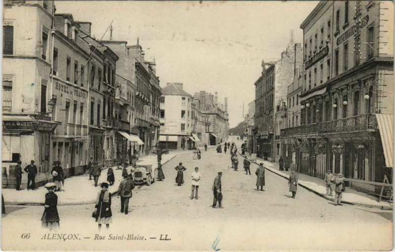 Carte postale ancienne Alencon-Rue Saint Blaise à Alençon