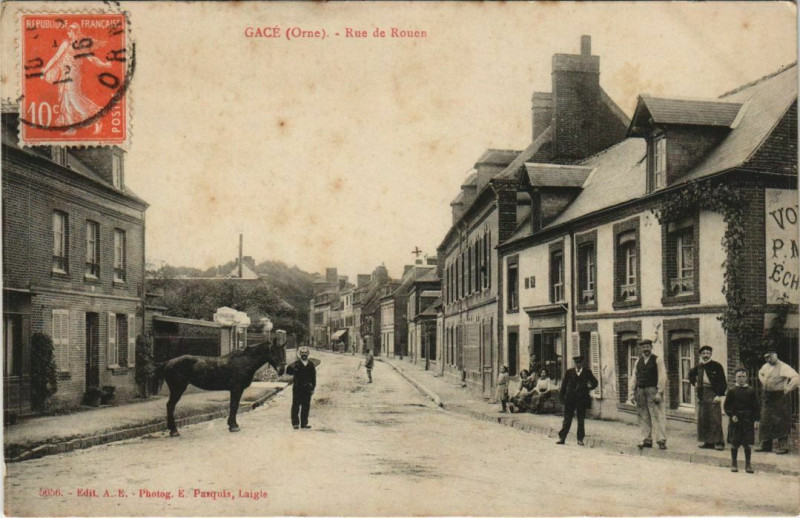 Carte postale ancienne Gace Rue de Rouen à Gacé