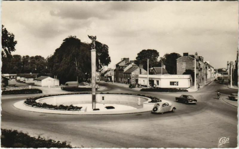 Carte postale ancienne Alencon Place de Gaulle à Alençon