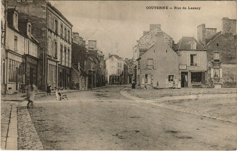 Carte postale ancienne Couterne Rue de Lassay