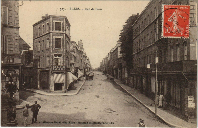 Carte postale ancienne Flers Rue de Paris à Flers