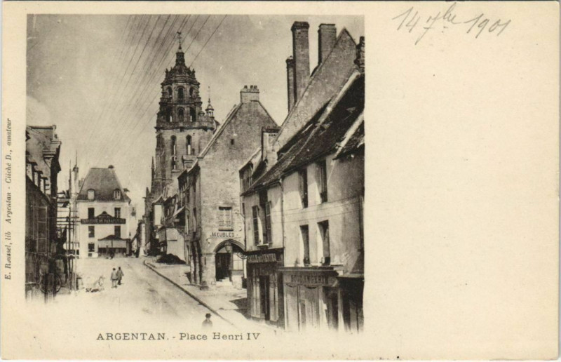Carte postale ancienne Argentan-Place Henri Iv à Argentan