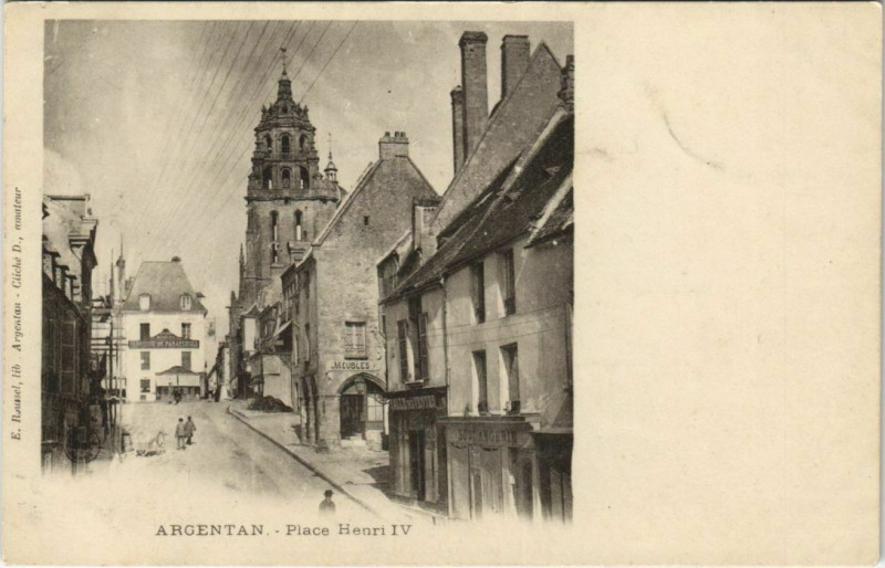 Carte postale ancienne Argentan-Place Henri Iv à Argentan