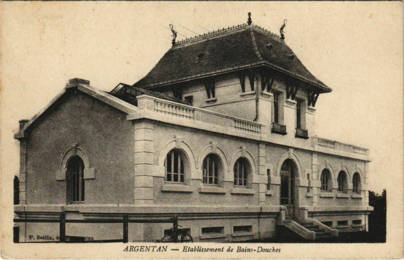 Carte postale ancienne Argentan-Etablissement de Bains Douches à Argentan