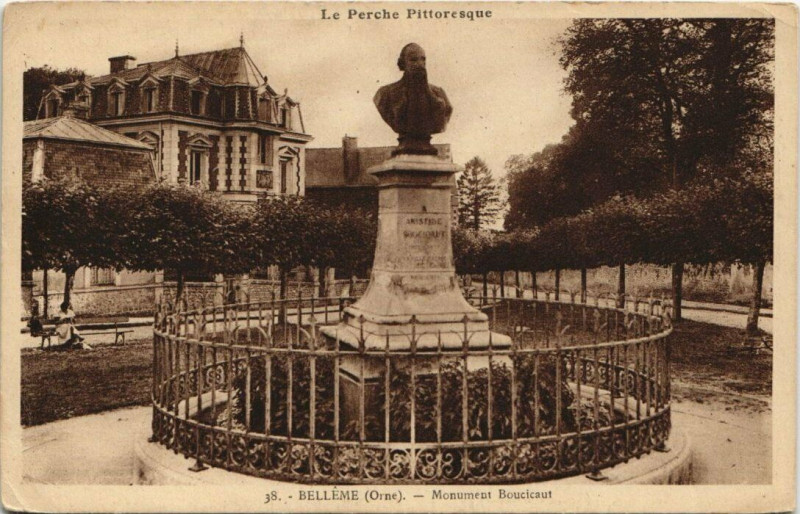 Carte postale ancienne Belleme-Monument Boucicaut à Bellême