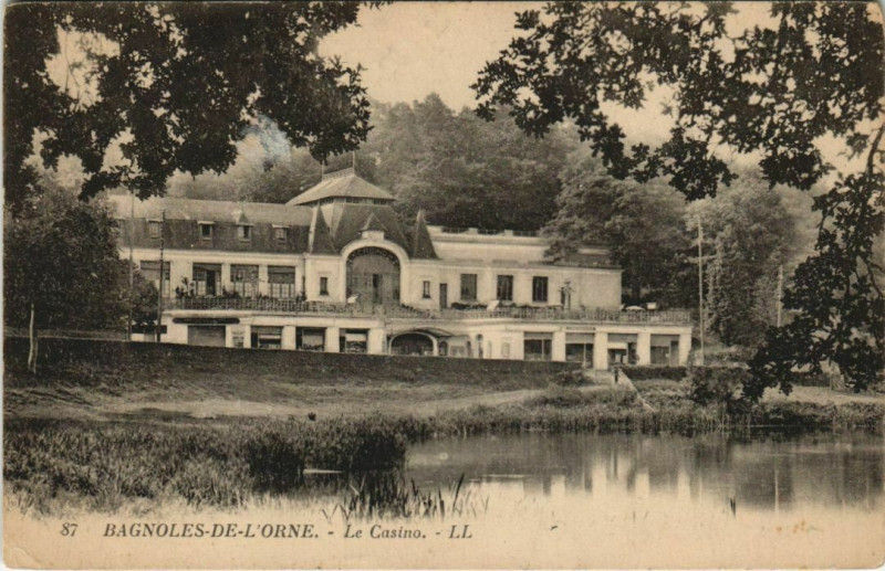 Carte postale ancienne Bagnoles-de-l'Orne-Le Casino
