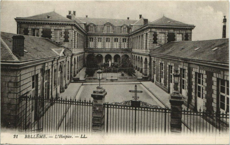 Carte postale ancienne Belleme-L'Hospice à Bellême