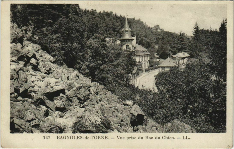 Carte postale ancienne Bagnoles-de-l'Orne-Vue prise du Roc du Chien à Ri