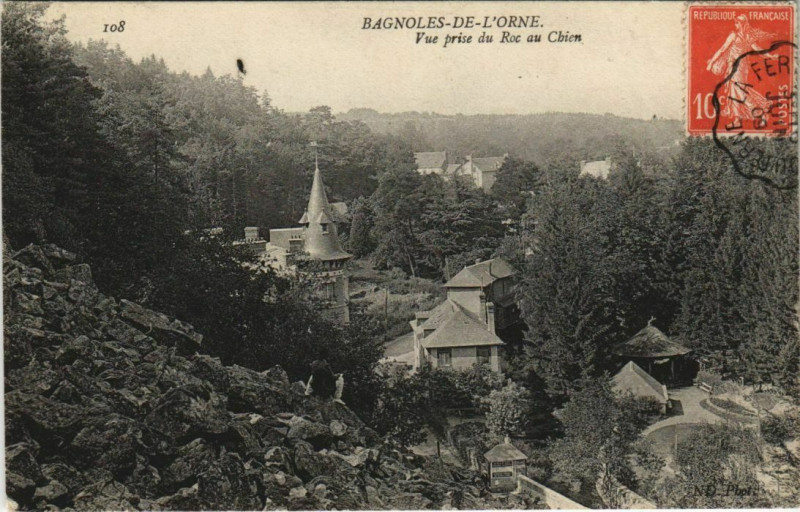 Carte postale ancienne Bagnoles-de-l'Orne-Vue prise du Roc au Chien à Ri