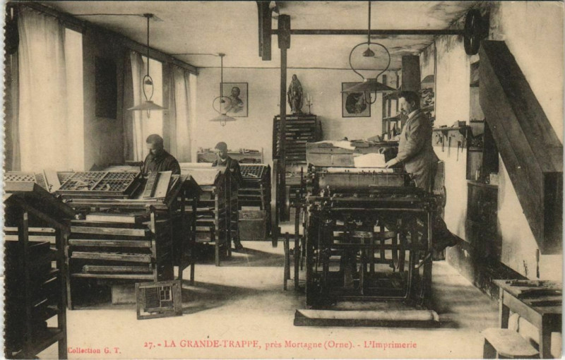 Carte postale ancienne La Grande-Trappe Imprimerie à Ri