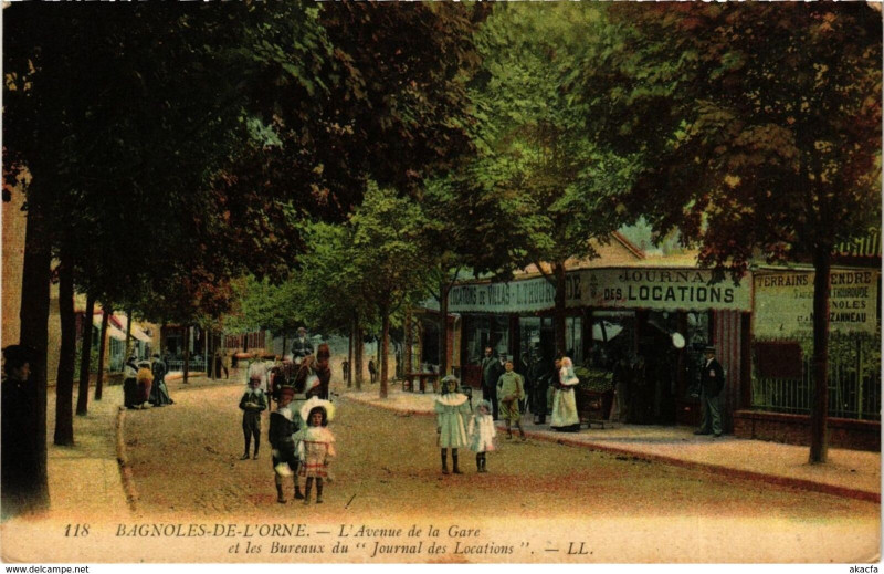 Carte postale ancienne Bagnoles-de-l'Orne Avenue de la Gare Bureaux Journal des Locations