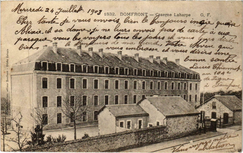Carte postale ancienne Militaire Domfront - Caserne Laharpe