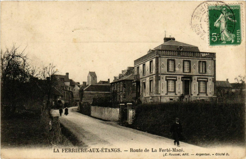 Carte postale ancienne La Ferriere-aux-Etangs Route de la Ferté-Macé à Macé