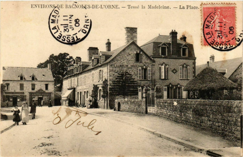 Carte postale ancienne Tesse-La-Madeleine La Place