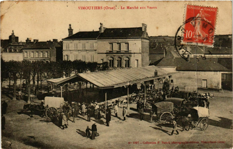Carte postale ancienne Vimoutiers Le Marché aux Veaux à Vimoutiers