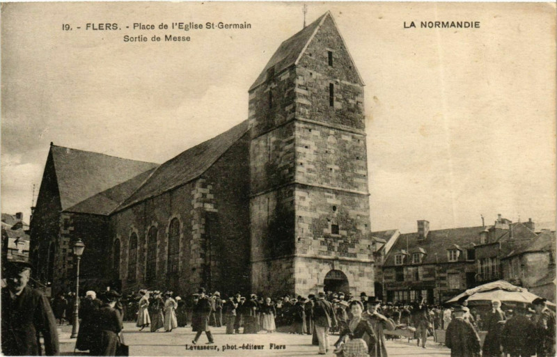 Carte postale ancienne Flers Place de l'Eglise Saint-Germain à Flers