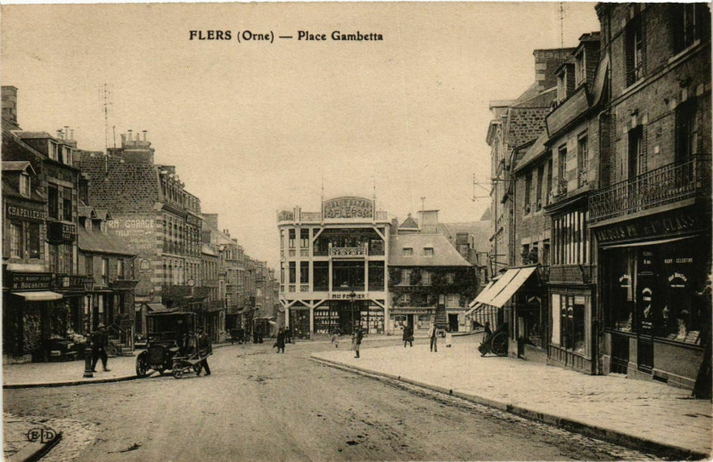 Carte postale ancienne Flers Place Gambetta à Flers