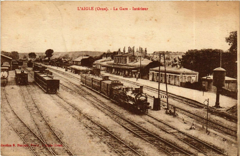 Carte postale ancienne Laigle La Gare Intérieur à Ri