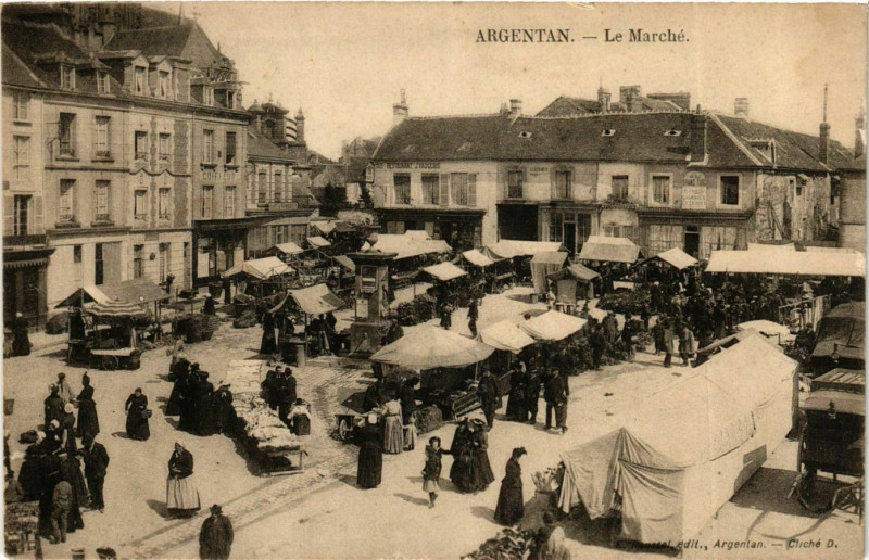 Carte postale ancienne Argentan Le Marché à Argentan