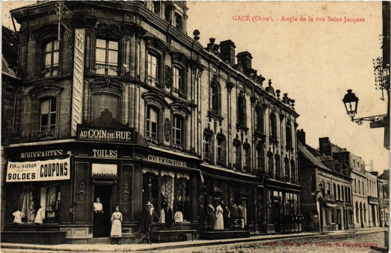 Carte postale ancienne Gace Angle de la rue Saint-Jacques à Gacé