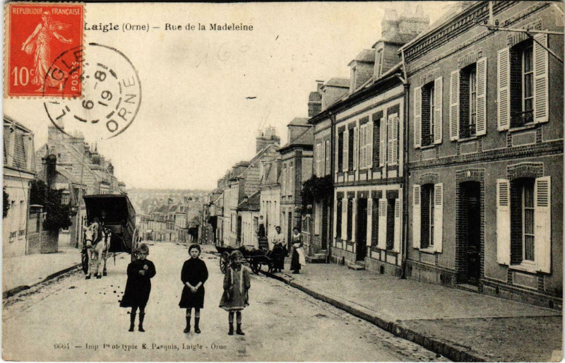 Carte postale ancienne Laigle Orne - Rue de la Medeleine