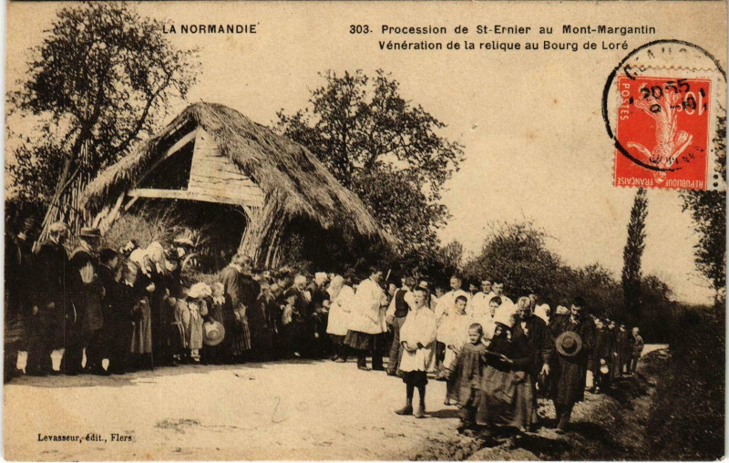 Carte postale ancienne Procession de Saint-Ernier au MontMargarin à Ri