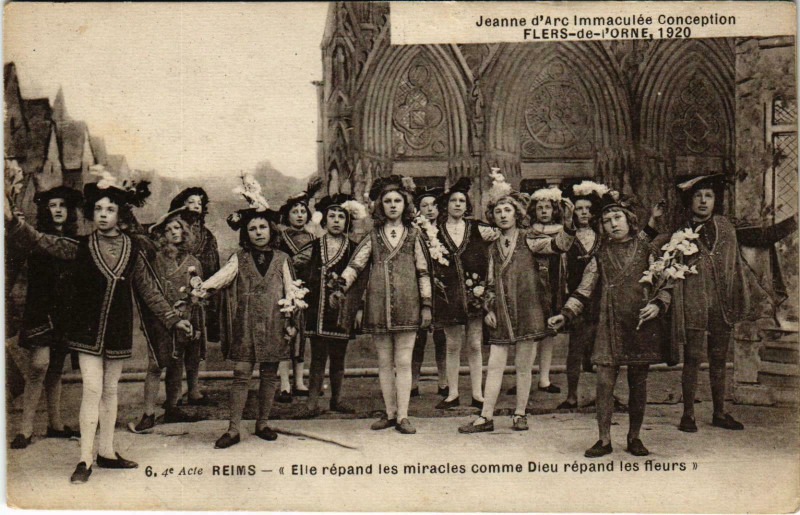 Carte postale ancienne Flers Orne - Jeanne d'Arc Immaculee Conception à Flers