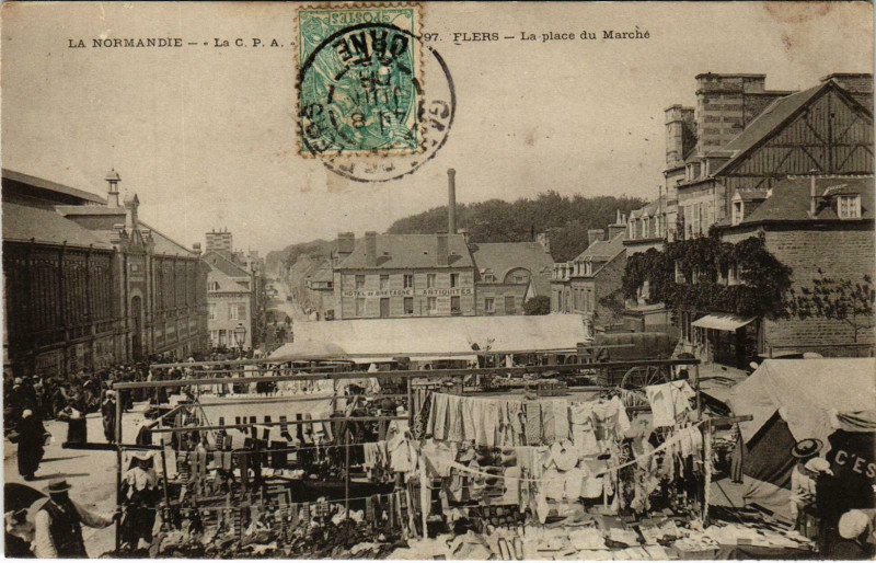 Carte postale ancienne Flers Orne - La Place du Marche à Flers