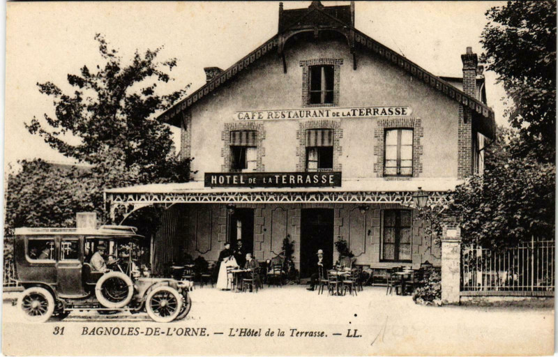 Carte postale ancienne Bagnoles de L'Orne - L'Hotel de la Terrasse
