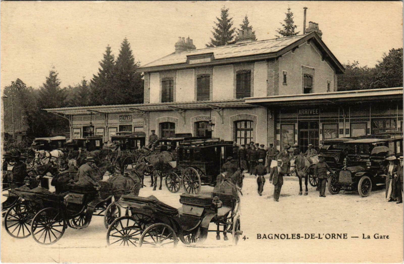 Carte postale ancienne Bagnoles de L'Orne - La Gare