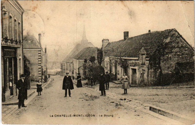 Carte postale ancienne La Chapelle Montligeon - Le Bourg à La Chapelle-Montligeon