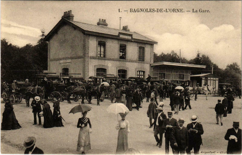 Carte postale ancienne Bagnoles de L'Orne - La Gare