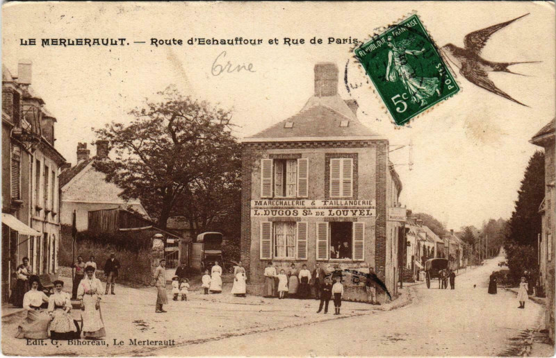 Carte postale ancienne Le Merlerault Orne - Route d'Echauffour et Rue de Paris au Merlerault