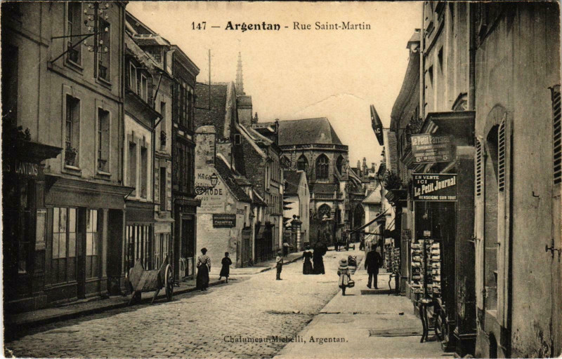 Carte postale ancienne Argentan - Rue Saint-Martin à Argentan