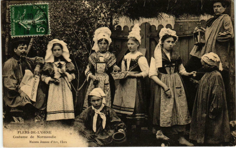 Carte postale ancienne Flers Orne - Costume de Normandie à Flers