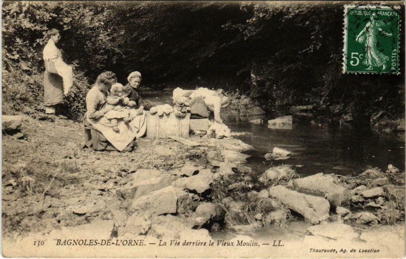 Carte postale ancienne Bagnoles de L'Orne - Le Vee derriere la Vieux Moulin à Ri